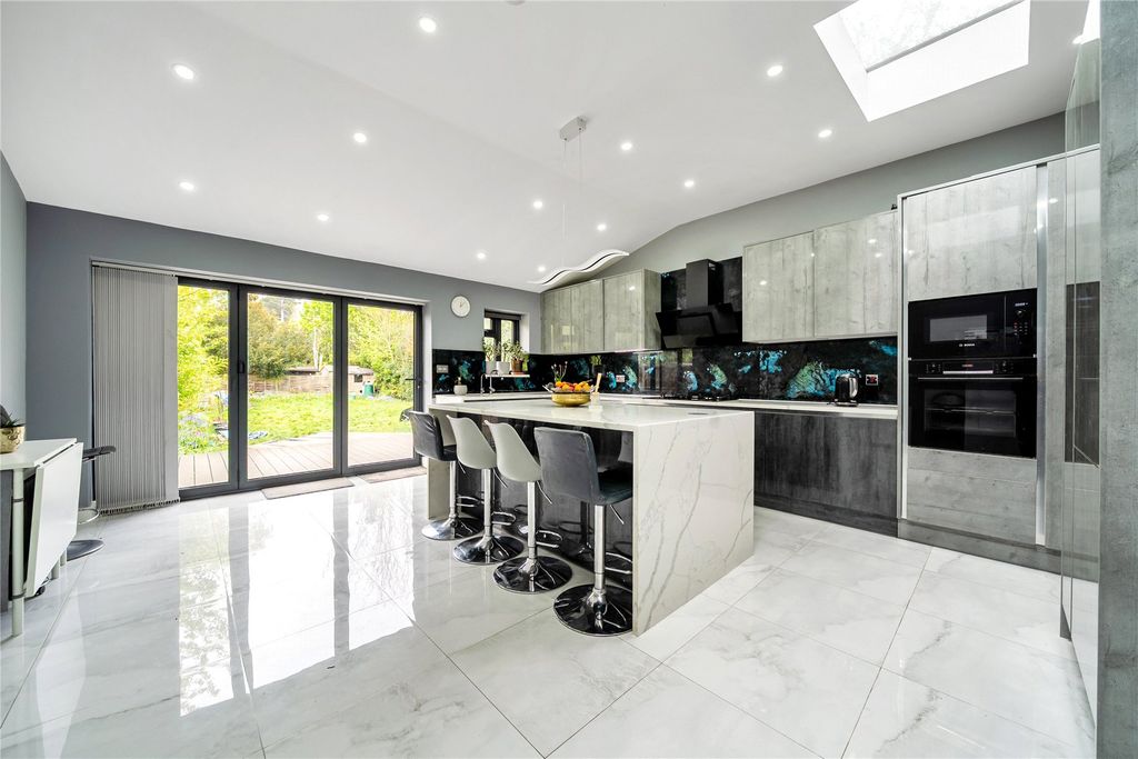 Property photo 3 of 21 Picture No. 11