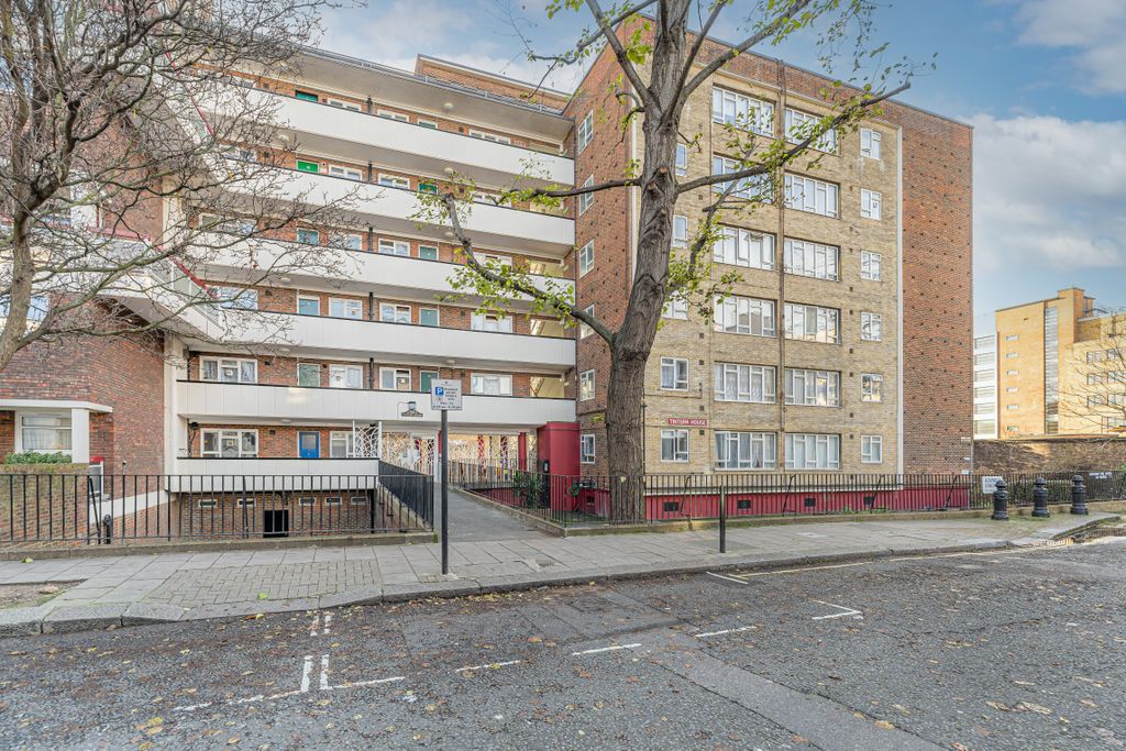 Property photo 2 of 6