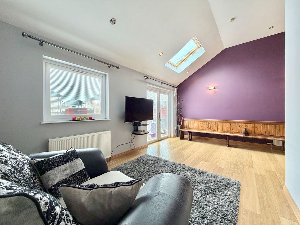 Property photo 2 of 28