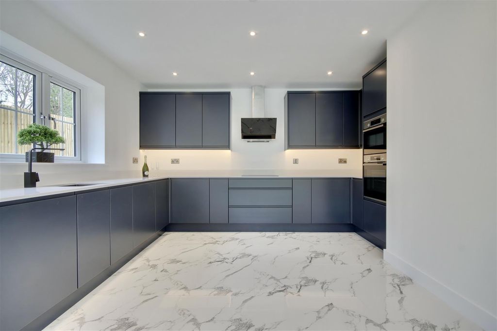 Property photo 1 of 31 Kitchen