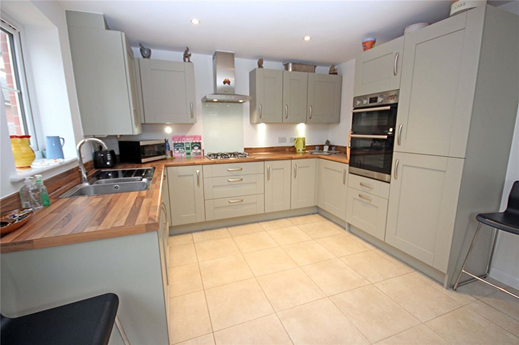 Property photo 2 of 17 Kitchen