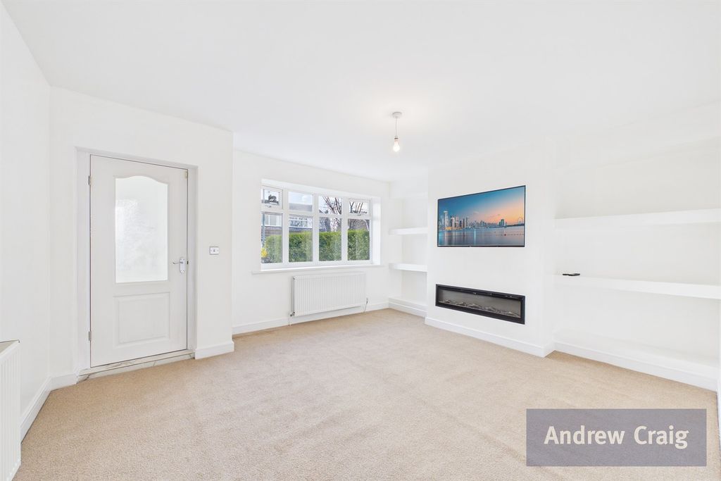 Property photo 2 of 13 Lounge