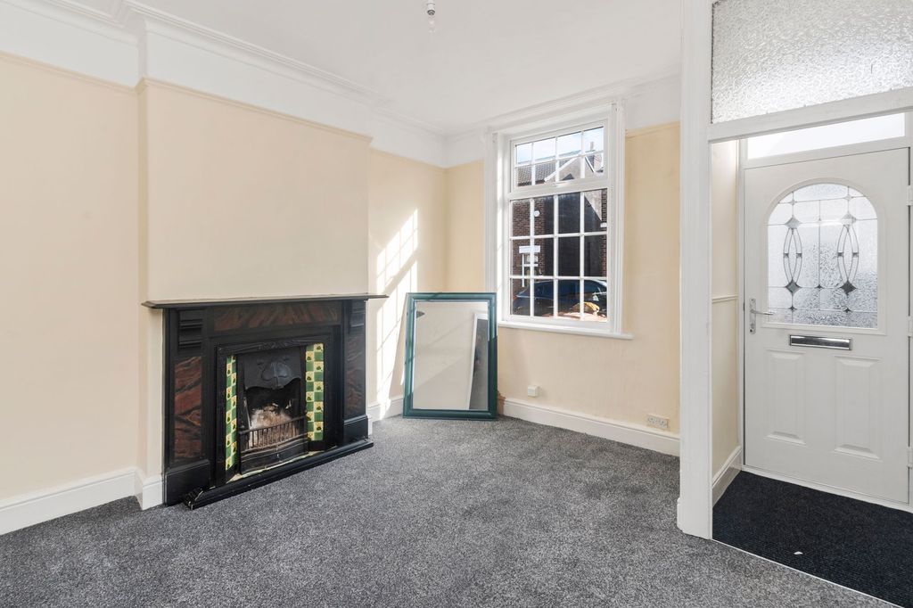 Property photo 2 of 30