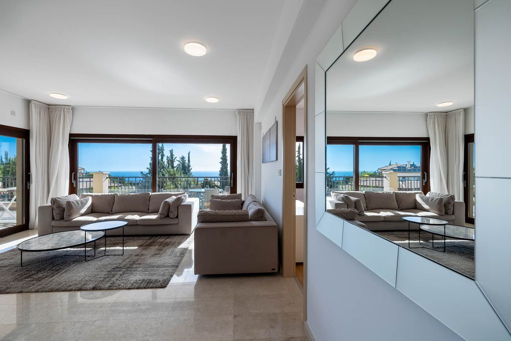 Property photo 2 of 27