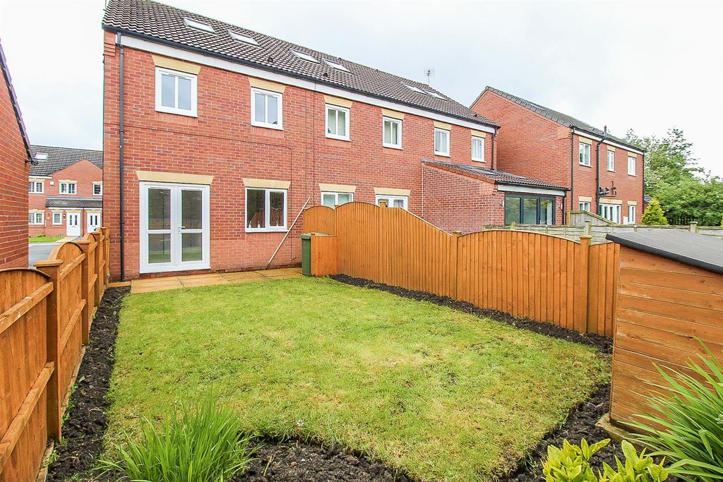 Property photo 2 of 14 9 Springwood Court Garden (1).Jpg
