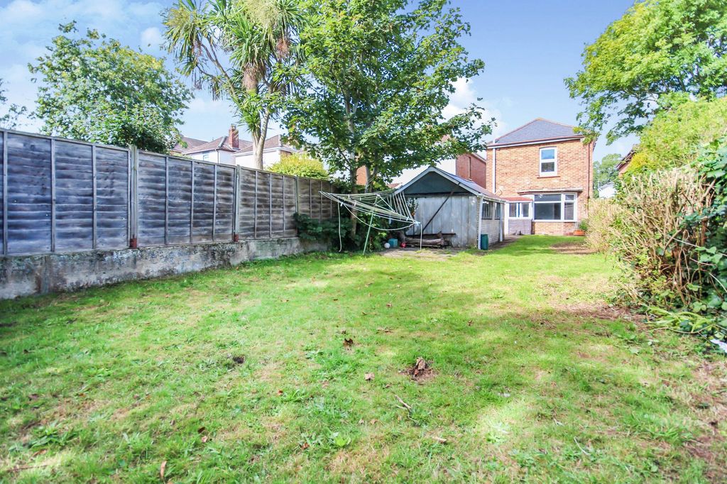 Property photo 1 of 13 Photo 8