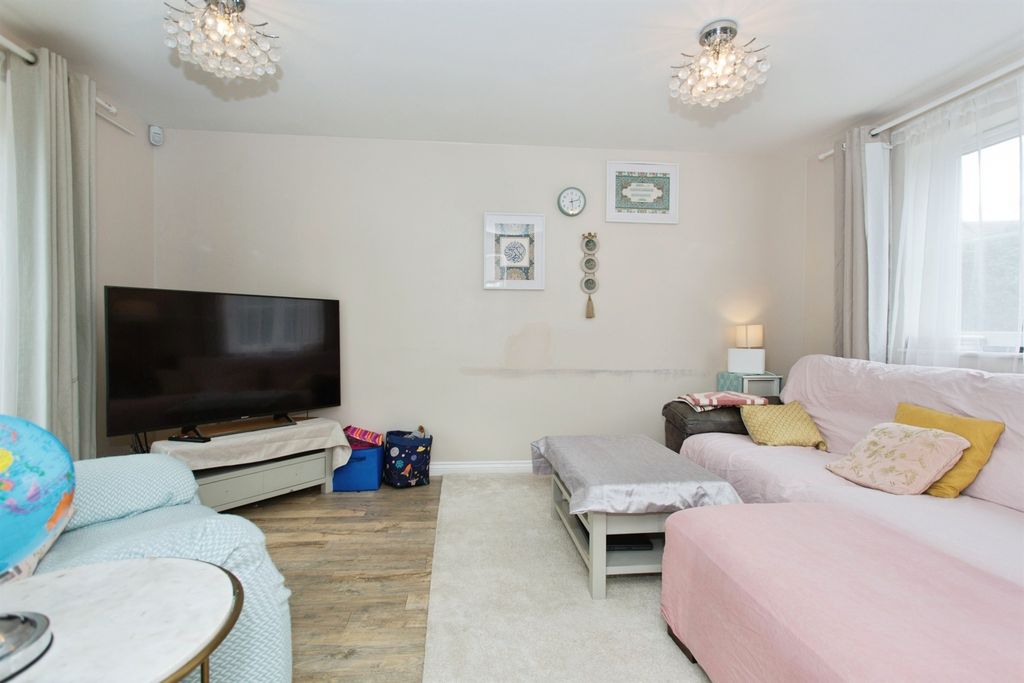 Property photo 2 of 10