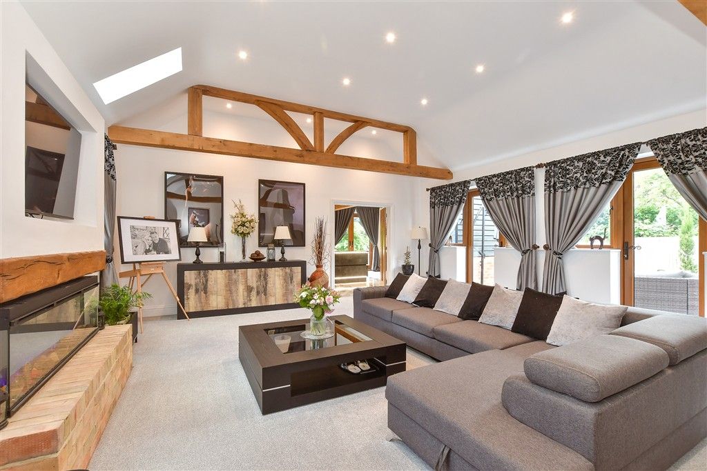 Property photo 3 of 25 Living Room