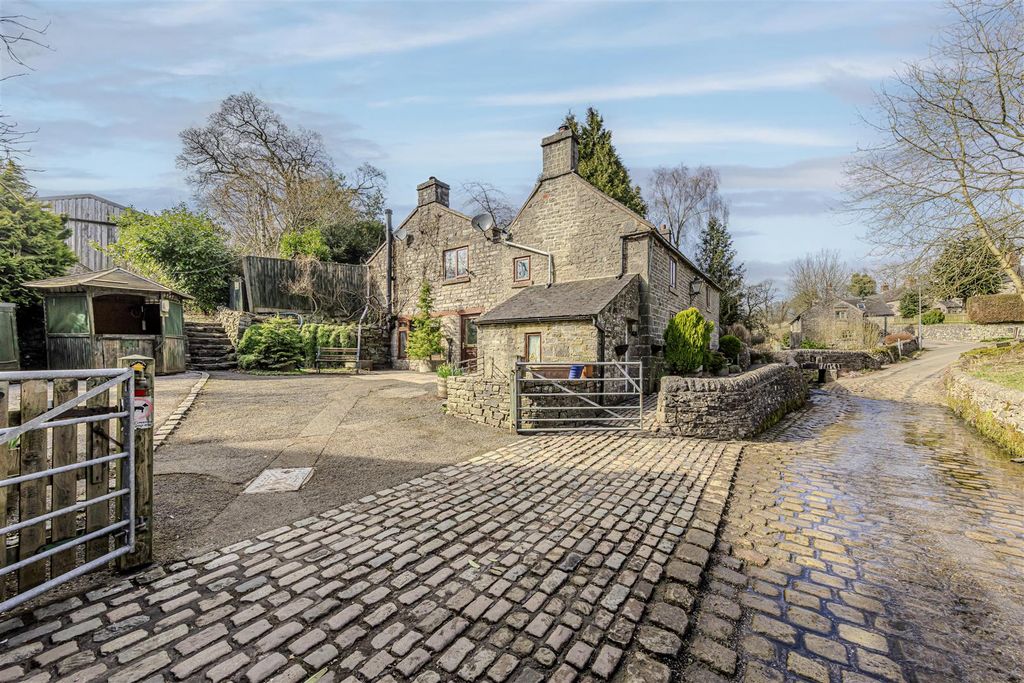 Property photo 2 of 50 Front Aspect