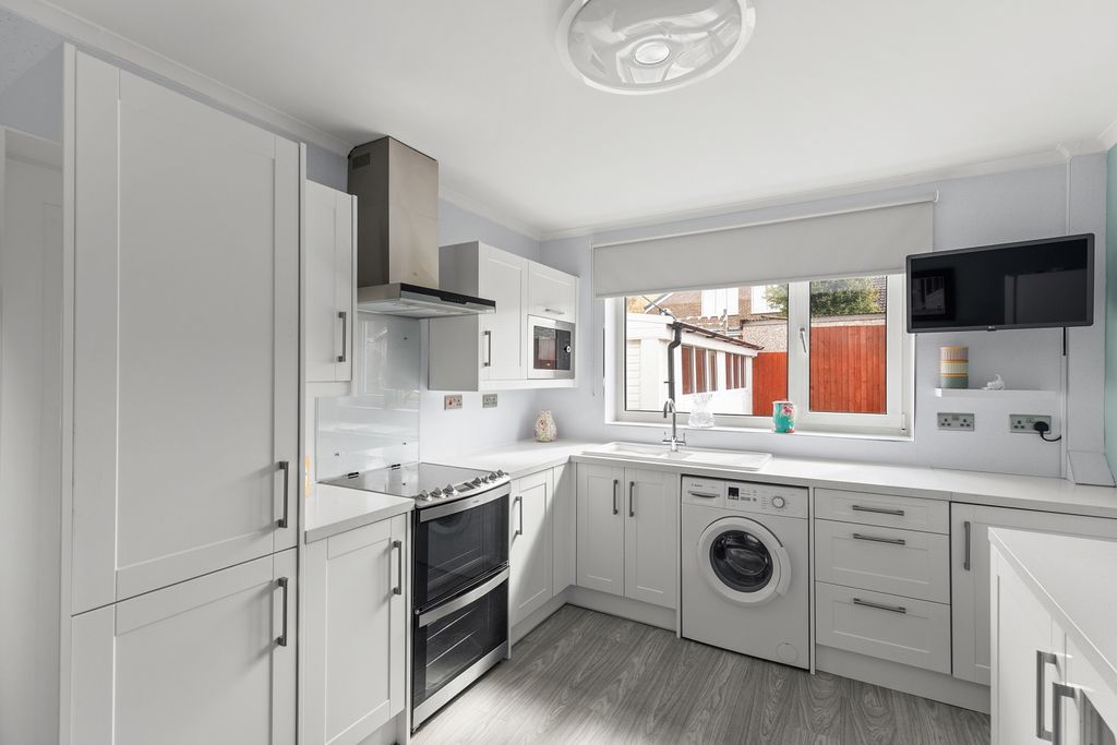 Property photo 3 of 14 Kitchen