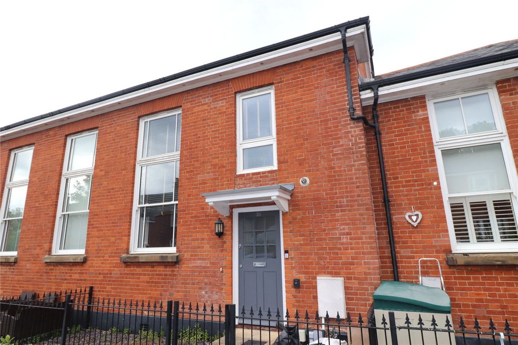 Property photo 1 of 11 External