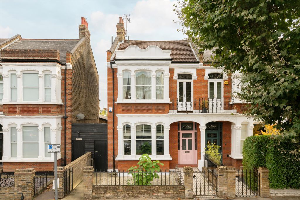 Property photo 2 of 18 Image