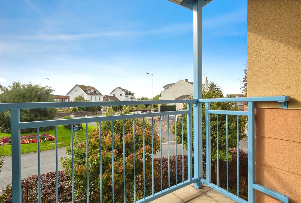 Property photo 2 of 11 Balcony