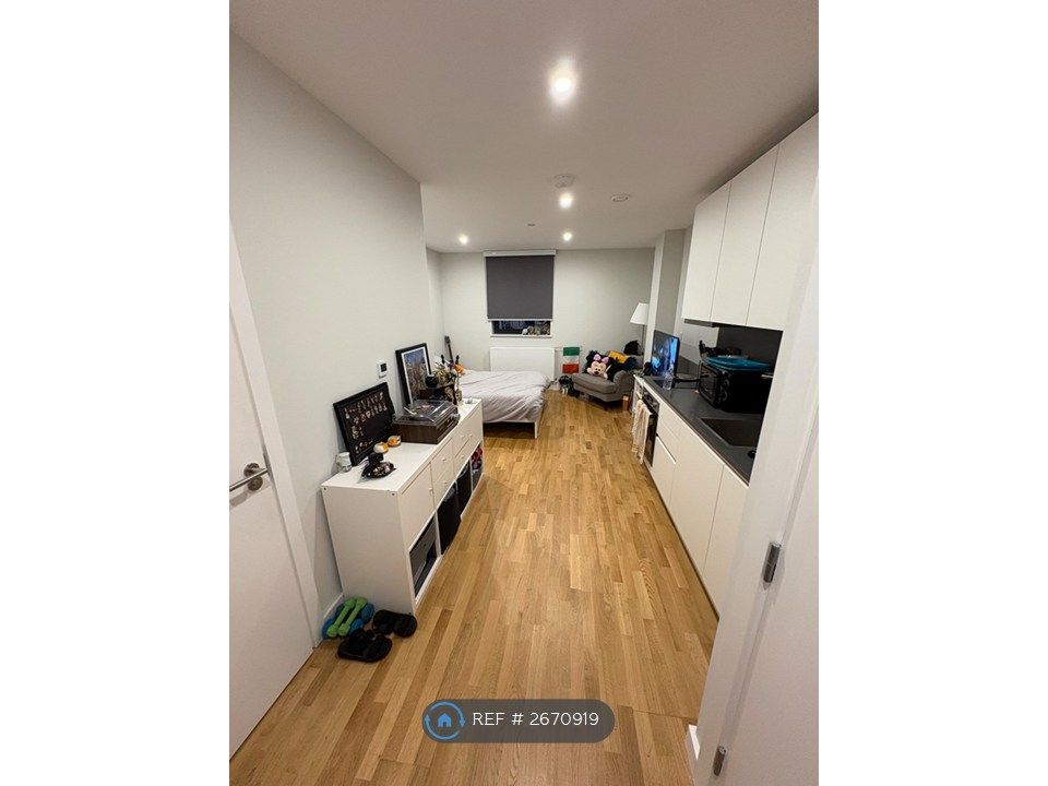 Property photo 1 of 12 Studio