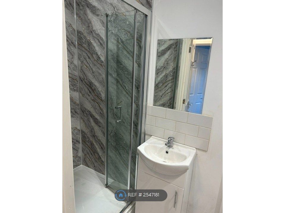 Property photo 3 of 7 Shower Room