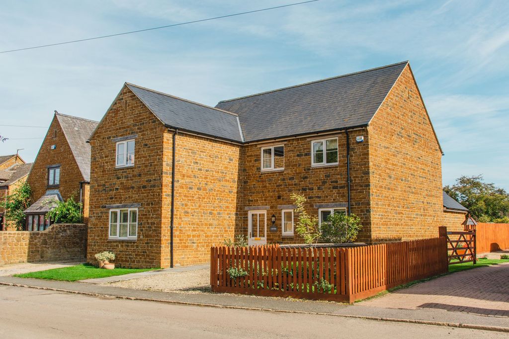 Property photo 1 of 31