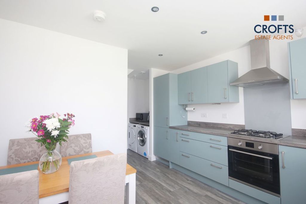 Property photo 3 of 15 Kitchen