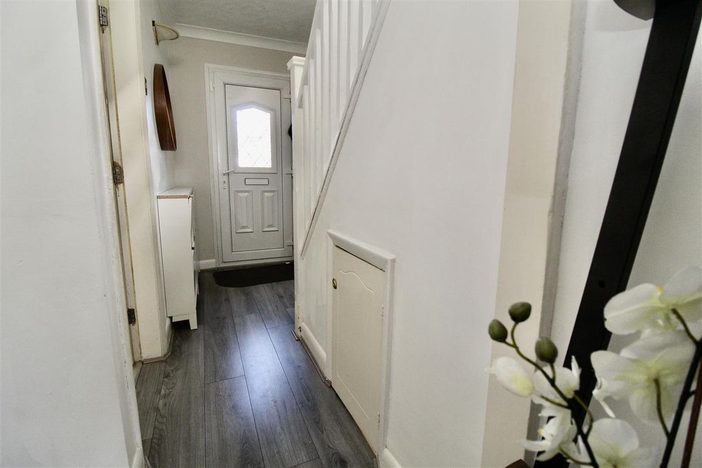 Property photo 2 of 20 Entrance Hallway.