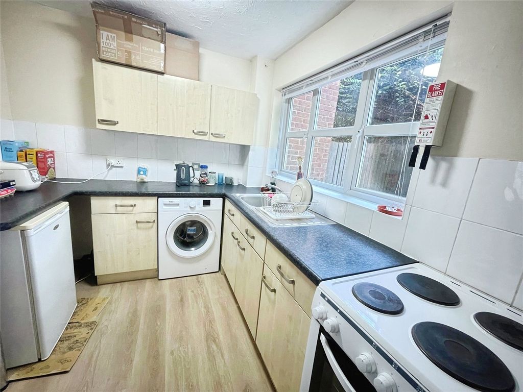 Property photo 3 of 7 Kitchen