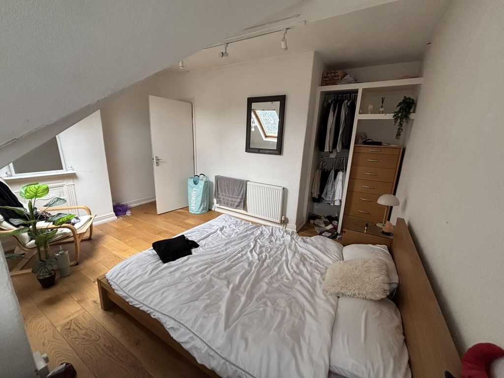 Property photo 1 of 19 A Bright And Inviting Master Bedroom Featuring A l...