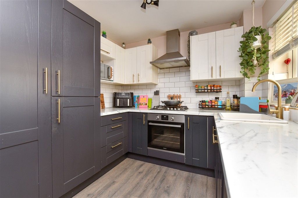 Property photo 3 of 12 Kitchen