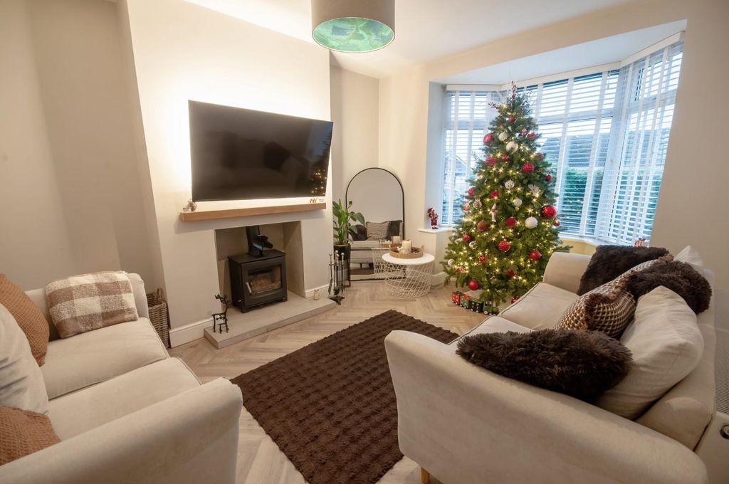 Property photo 2 of 22 Lounge