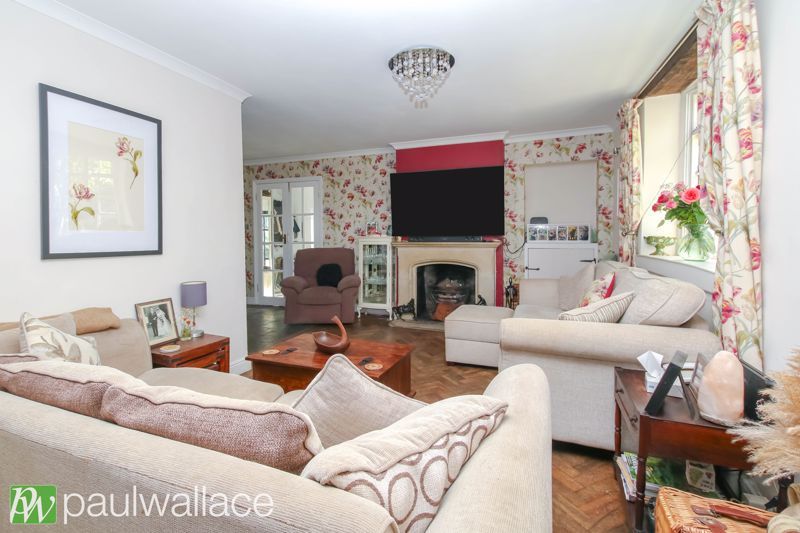 Property photo 2 of 42 Lounge