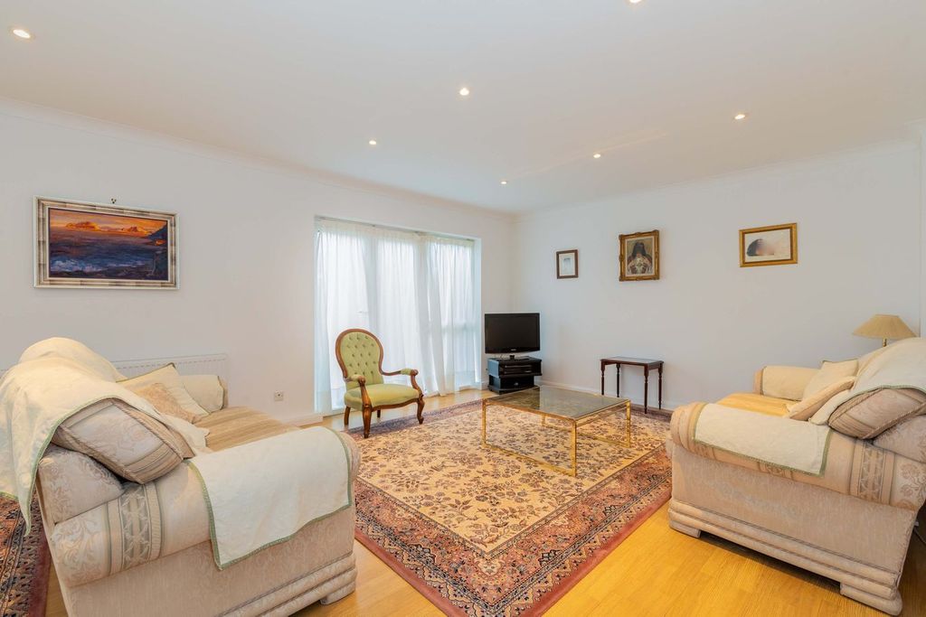 Property photo 3 of 22