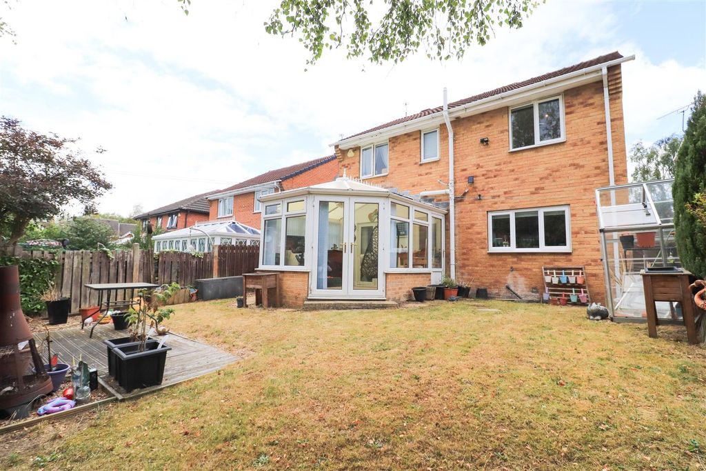 Property photo 2 of 10 Outside