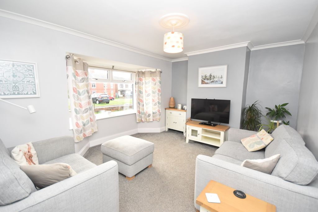 Property photo 2 of 13 Lounge