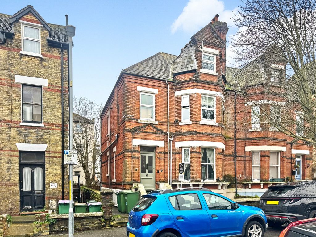 Property photo 1 of 11 Connaught Road