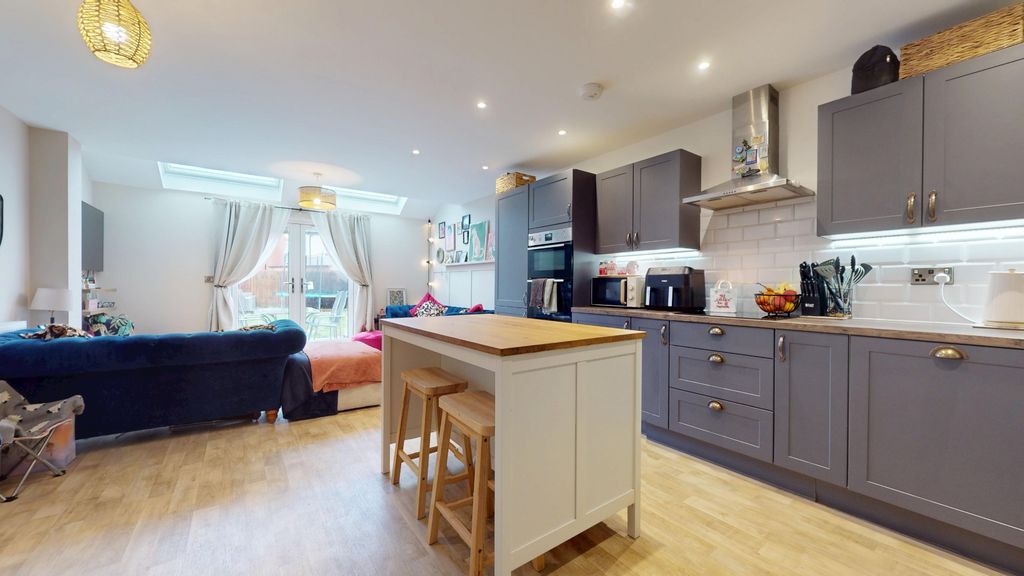 Property photo 3 of 14 4851082