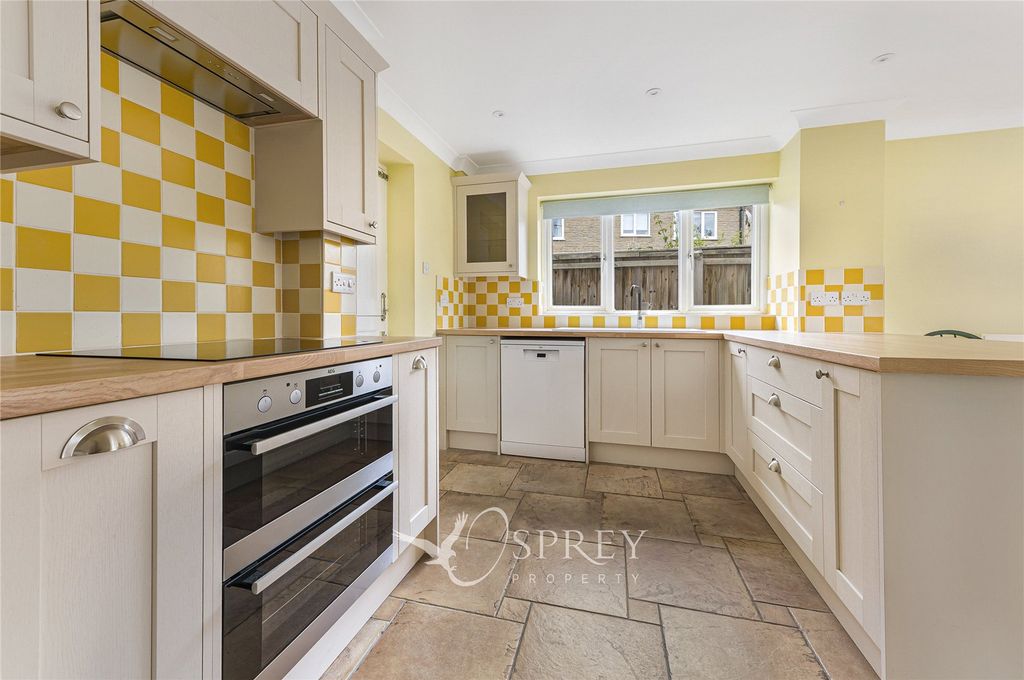 Property photo 3 of 18 Kitchen