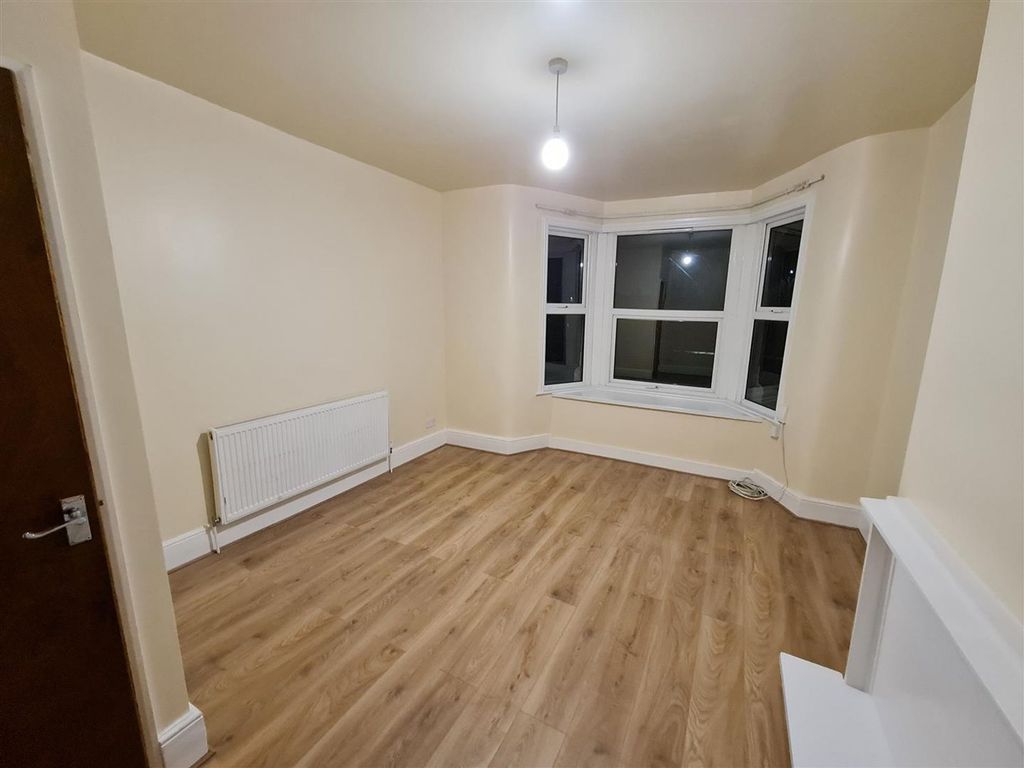 Property photo 2 of 5 Living Room