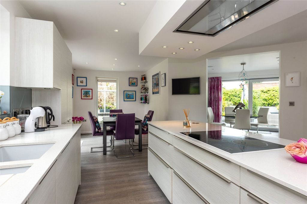 Property photo 3 of 27 Picture No. 04