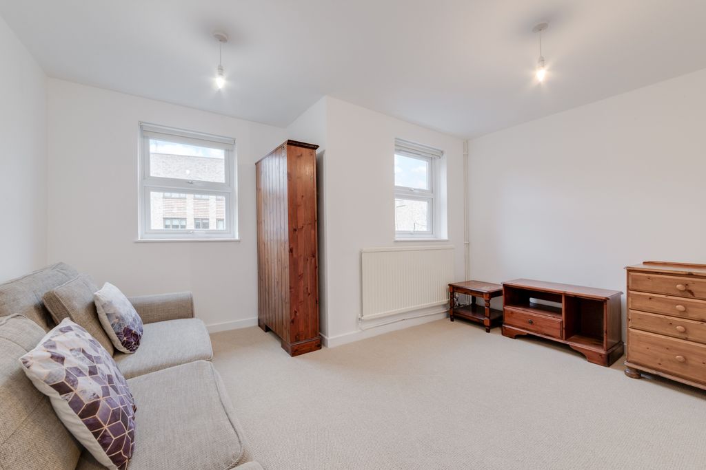 Property photo 3 of 14