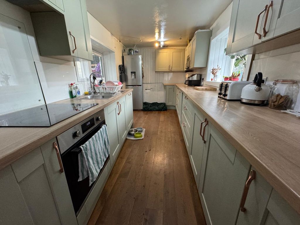 Property photo 3 of 29 Kitchen