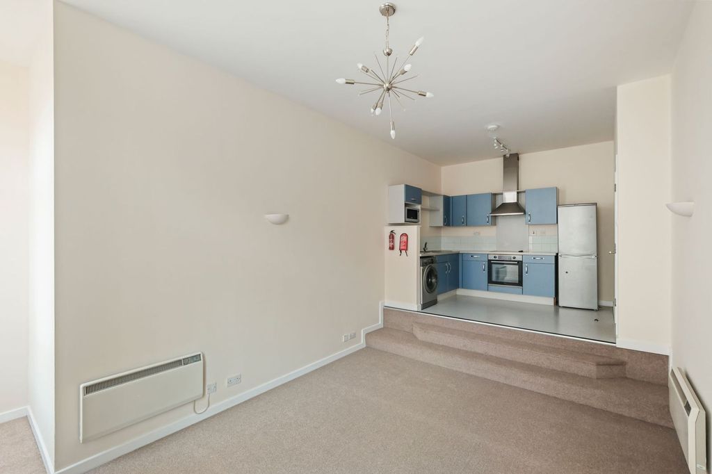 Property photo 3 of 8