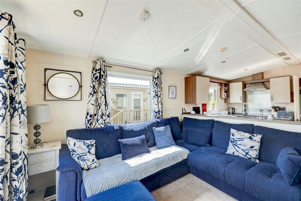 Property photo 2 of 15 Lodge 42