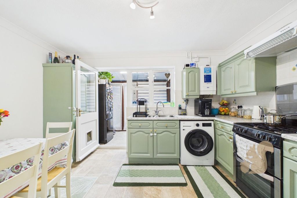 Property photo 3 of 21 Cam01659G0-Pr0720-Still010.Jpg