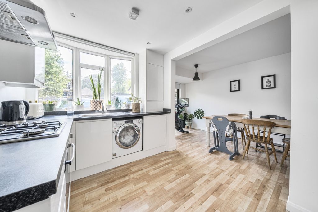 Property photo 2 of 15 4
