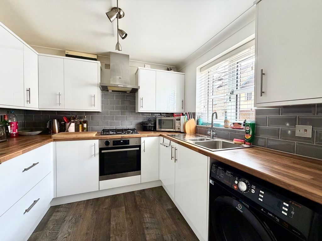 Property photo 2 of 15 Kitchen