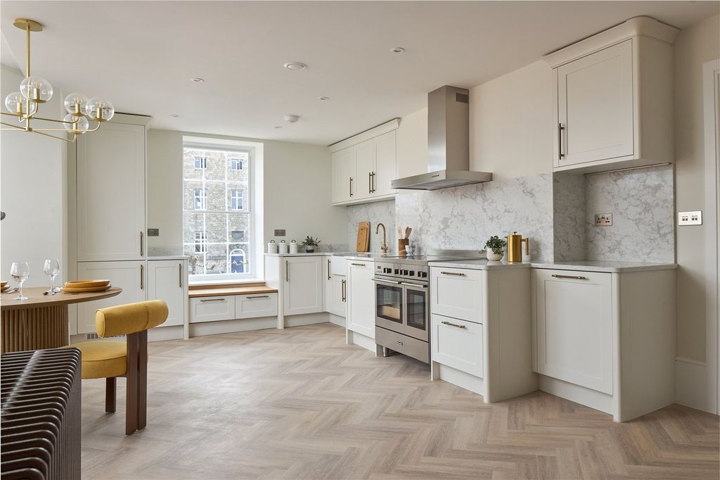Property photo 3 of 10 Kitchen