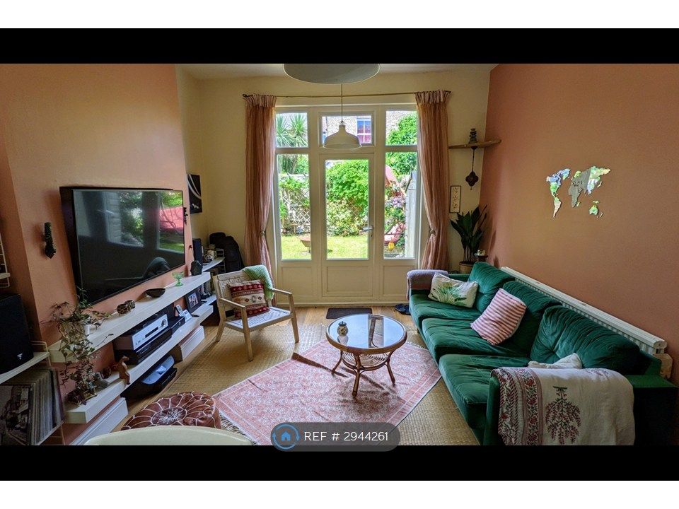 Property photo 2 of 13 Living Area Overlooking The Private Garden