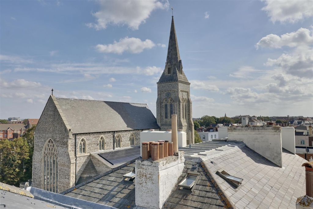 Property photo 1 of 11 D9407764-5549-4CE1-BA23-13C27214F95E_1_201_A.Jpeg