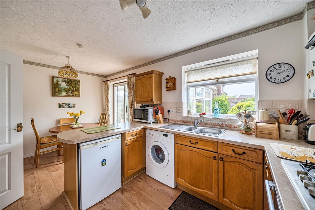 Property photo 3 of 15 Kitchen