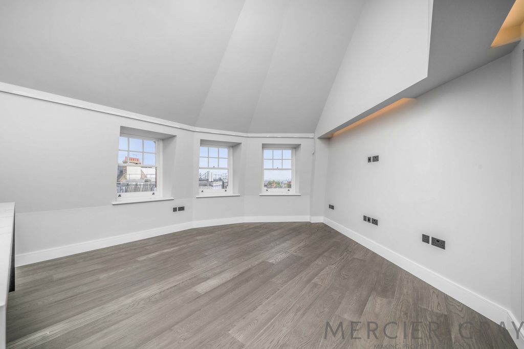 Property photo 3 of 7 Photo 4