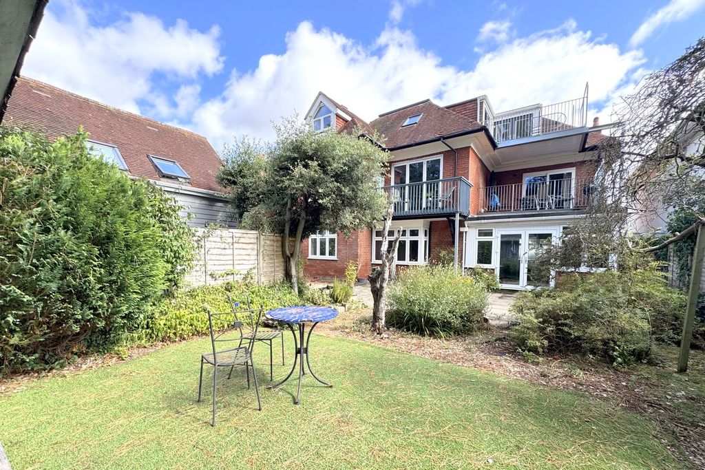 Property photo 3 of 24