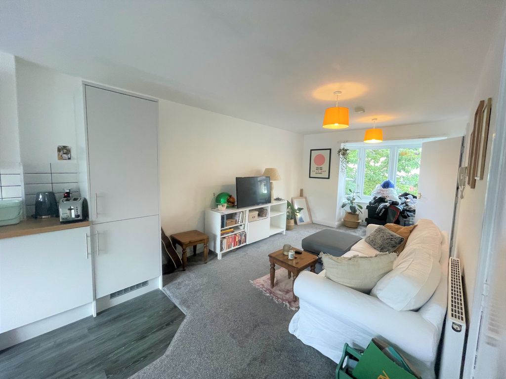 Property photo 3 of 8