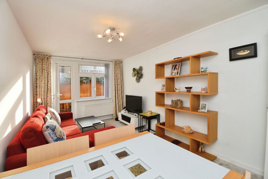 Property photo 3 of 23 Lounge/Dining Room